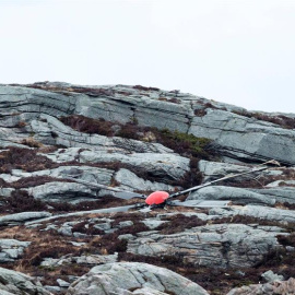 Una de las hélices del helicóptero siniestrado que ha acabado con la vida de 13 personas. EFE/EPA/Torstein Boe