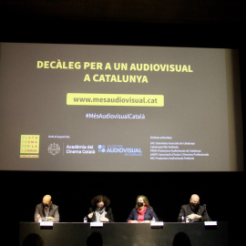 El president del Clúster Audiovisual de Catalunya, Miquel Rutllant; la vicepresidenta de la Plataforma per la Llengua, Mireia Plana; la presidenta de la Acadèmia del Cinema Català, Isona Passola, i l'exconseller de Cultura de la Generalitat