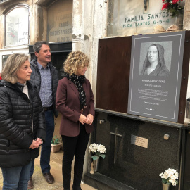 Imatge de la làpida que recorda María Griñó al cementiri de Tortosa.