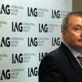 El consejero delegado del grupo IAG, Willie Walsh, en una rueda de prensa en Dublín. AFP /Paul Faith