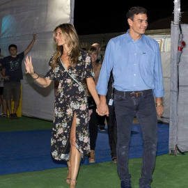 El presidente del Gobierno, Pedro Sánchez (d), y su esposa a su llegada al Festival Internacional de Benicàssim | EFE