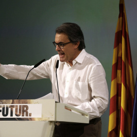 El presidente de la Generalitat, Artur Mas, durante su intervención en un acto donde ha esbozado algunos de sus próximos pasos de cara a las elecciones del 27-S en una conferencia con la que inicia la campaña de CDC "Benvinguts al futur" (B