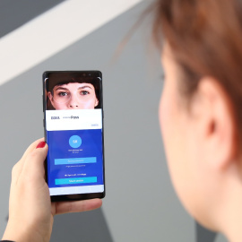 BBVA incorpora la tecnología de escáner de iris de Samsung