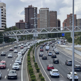 Atascos en la M-30. Operación salida en el inicio del puente de San Isidro