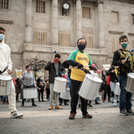 Imatge de la concentració a la plaça Sant Jaume per demanar la reobertura del lleure divers d'aquest dissabte.