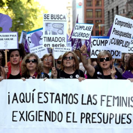 Un momento de la manifestación del movimiento feminista por el "Incumplimiento del pacto de estado contra la violencia de género", esta tarde en Madrid. EFE/Kiko Huesca