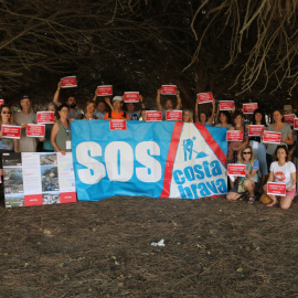 18/06/2022 - Imatge de l'acció de SOS Costa Brava per reclamar que s'aturi la urbanització de la pineda de Platja d'Aro.