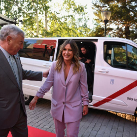 La candidata de Podemos-IU-Alianza Verde lleva en taxi a los estudios de Telemadrid, a 16 de mayo de 2023.