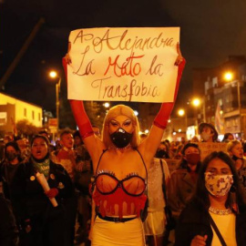 Foto de archivo de una manifestación contra el asesinato de una transexual en Colombia.