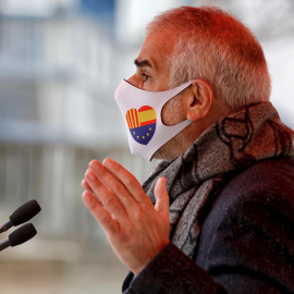 El candidato a la presidencia de la Generalitat, Carlos Carrizosa, durante su intervención en un acto de campaña celebrado este domingo en Girona.