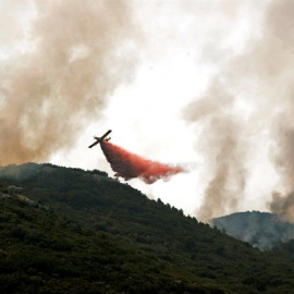 Barx (La Safor). Continua actiu l'incendi forestal de Llutxent (Vall d'Albaida) que ha cremat més de 1.500 hectàries i ha obligat a desallotjar unes 2.500 persones. EFE/Manuel Bruque