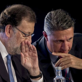 El presidente del Gobierno y del PP, Mariano Rajoy, con el candidato del PPC a las elecciones catalanas, Xavier García Albiol, en una imagen de archivo. EFE