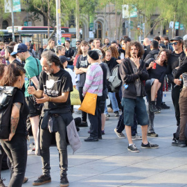 Algunos de los manifestantes, antes de iniciar la marcha por el centro de Barcelona, a 23 de mayo de 2023.