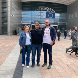 Gema Olivares, Miguel Urbán y José María Guerrero, en Bruselas.