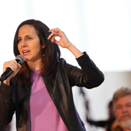 Ione Belarra, secretaria general de Podemos durante su intervención en el mitin que ha organizado Podemos en el Palacio de Congresos de Zaragoza