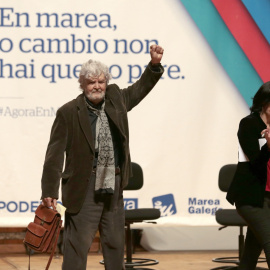 Eva Solla, Xosé Manuel Beiras y Carolina Bescansa, al comienzo de una mesa de debate dentro de la asamblea general convocada por la coordinadora de En Marea, confluencia de Podemos, Anova, Esquerda Unida y apoyada por mareas municipales. EF