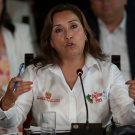 La presidenta peruana Dina Boluarte, durante una conferencia de prensa sobre el informe presentado por la Comisión Interamericana de Derechos Humanos (CIDH), en el Palacio de Gobierno en Lima, a 3 de mayo de 2023.