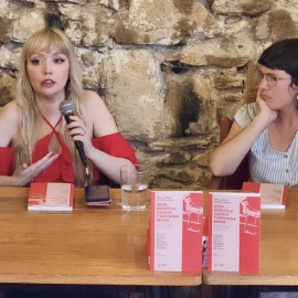 Les autores del llibre, Alba Sidera i Jordina Arnau, durant la presentació realitzada a Girona fa uns dies.