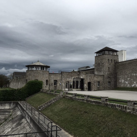 Unas 6.000 personas de numerosos países rindieron hoy homenaje a los cerca de 190.000 prisioneros del campo de concentración nazi de Mauthausen