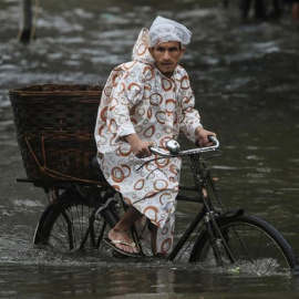 Inundaciones provocadas por el monzón en Bombay. / REUTERS / FRANCIS MASCARENHAS