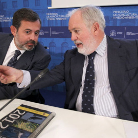 El exministro de Agricultura, Miguel Arias Cañete, junto a Federico Ramos, exnúmero tres de Presidencia. EFE