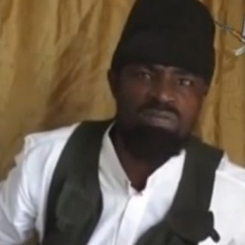 El líder de Boko Haram, Abubakr Shekau, en uno de los videocomunicados que ha difundido la organización. REUTERS