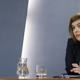 La vicepresidenta del Gobierno, Soraya Sáenz de Santamaría, durante la rueda de prensa posterior a la reunión del Consejo de Ministros. EFE/Ángel Diaz