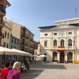 Bandera republicana colgada en el Ayuntamiento de Tavernes, uno de los nueve consistorios denunciados por mostrar la enseña.