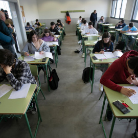 31/05/2023 - Los alumnos de una clase de 1º Bachillerato del Instituto Calderón de la Barca en Gijón realizan una prueba piloto de PAU, a 14 de marzo de 2023, en Gijón, Asturias.