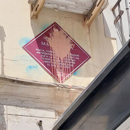 La Placa de Marcos en Ana en la calle Narváez de Madrid ha sido vandalizada, a 1 de junio de 2023.