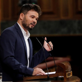 El portavoz de ERC, Gabriel Rufián, ha reanudado con su intervención el debate de investidura, este martes en el Congreso, la segunda jornada del debate del candidato socialista, Pedro Sánchez, en la que se celebra la primera votación, sin 