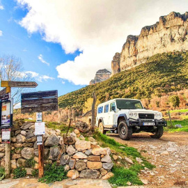 La gente del Sobrarbe ha logrado hasta la fecha sustraerse a los cantos de sirena de las estaciones de esquí, como se muestra en esta imagen de la Peña Montañesa