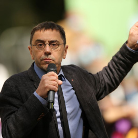 El politólogo y cofundador de Podemos Juan Carlos Monedero, durante un acto electoral de Unidas Podemos, a 30 de abril de 2021, en el Parque Olof Palme de Usera, Madrid.