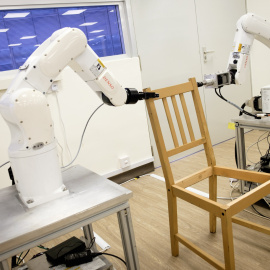 El robot que arma una silla de Ikea en 20 minutos