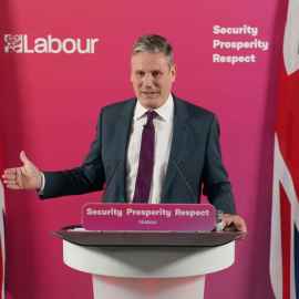 El líder laborista del Reino Unido, Keir Starmer, celebra una conferencia de prensa en la sede del Partido Laborista en Londres, a 8 de julio de 2022.