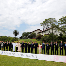 Foto de familia de los participantes en la segunda jornada de la cumbre del G-7 en  Ise-Shima (Japón). REUTERS/Carlos Barria