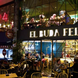 Fachada de el restaurante El buda feliz, en Madrid.