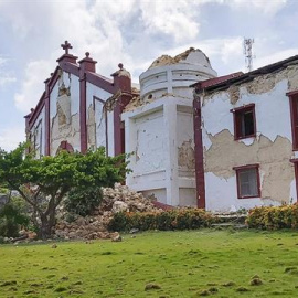 Una iglesia afectada por los temblores en Itbayat. / EFE