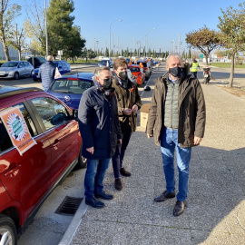 El alcalde de Zaragoza, Jorge Azcón, en la protesta contra la Ley Celáa con los presidentes provincial y autonómico de su partido, Luis María Beamonte y Ramón Celma. 22/11/2020. @Jorge_Azcon