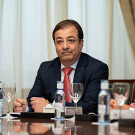 El vicepresidente segundo del Senado, Guillermo Fernández Vara, en la mesa de trabajo tras la Sesión Constitutiva, en el Senado, a 17 de agosto de 2023,