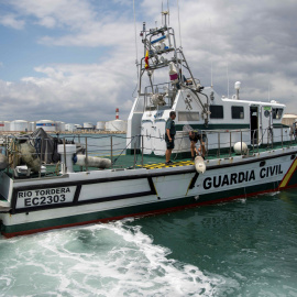 Foto de archivo: embarcación de la Guardia Civil.