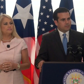 Wanda Vázquez, Secretaria de Justicia, junto a Ricardo Rosselló en San Juan / REUTERS