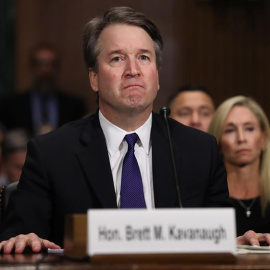 27/09/2018.- Brett Kavanaugh, el nominado por el presidente de EE.UU., Donald Trump, para el Tribunal Supremo, testifica ante la audiencia del Comité Judicial del Senado hoy, jueves 27 de septiembre de 2018, en Washington (EE.UU.). Kavanaug