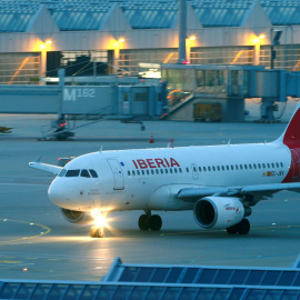 Un aparato de la aerolinea Iberia, en el aeropuerto de  Munich. REUTERS/Michaela Rehle