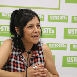 La portaveu d'USTEC, Iolanda Segura, en una roda de premsa