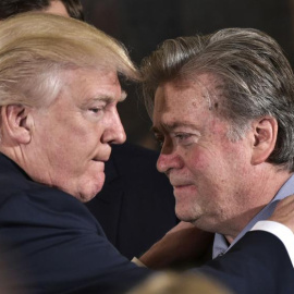 Trump y Bannon, el año pasado. AFP