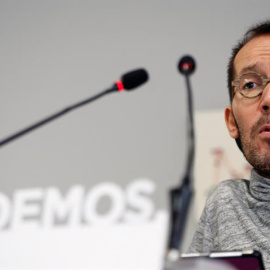 Rueda de prensa del secretario de Organización de Podemos, Pablo Echenique, y de Noelia Vera, tras la primera reunión del año de su ejecutiva. EFE/ Fernando Alvarado