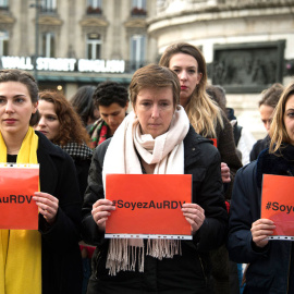 Caroline de Haas y otras feministas protestan en París contra las violaciones a mujeres el pasado noviembre. ALAIN JOCARD / AFP