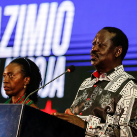 22/08/2022. El candidato a la presidencia Raila Odinga da un discurso junto a su compañera de partido Martha Karua en Nairobi, a 22 de agosto de 2022.