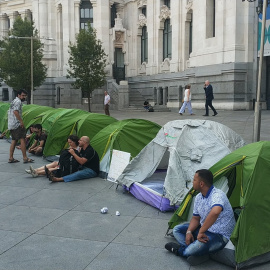 Algunos de los acampados frente al Palacio de Cibeles. / Movimiento Nadie Sin Hogar